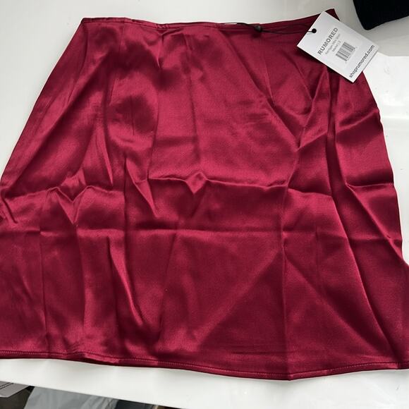 NWT $98 RUMORED Kerrigan satin mini skirt merlot 2 - Picture 3 of 14